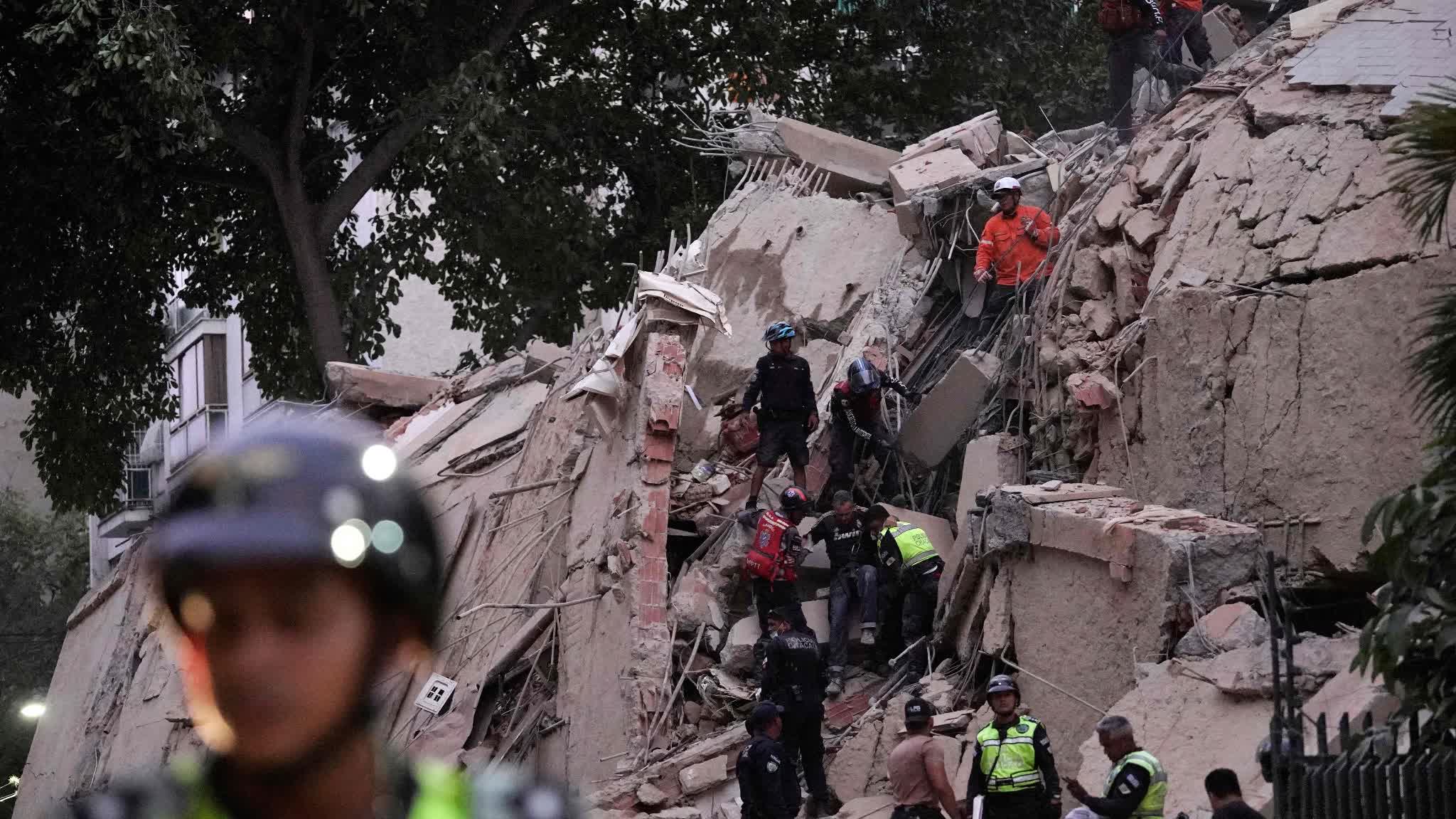 Twin powerful earthquakes strike Venezuela within one minute, triggering tsunami alerts across Caribbean