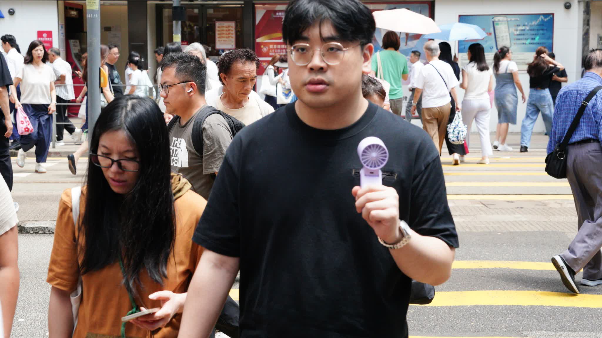 Thunderstorms, heat and heavy rain ahead: HK braces for nine consecutive days of rain
