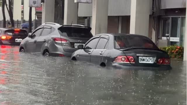 Watch This | Typhoon Mekkhala brings torrential rain to Taiwan, shutting schools and offices