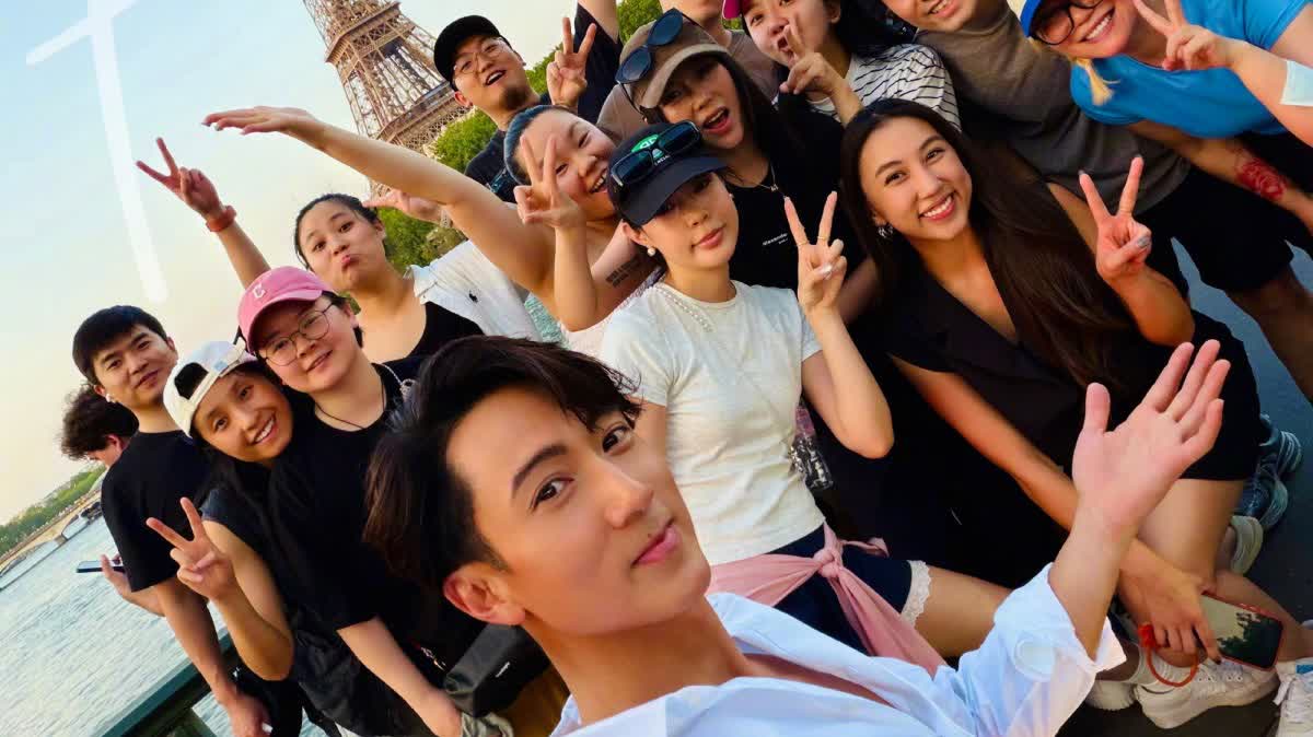 Wu Chun thanks Cathay Pacific for finding his lost luggage