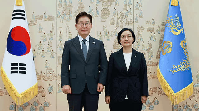 S. Korean President officially appoints Han Seong-sook as new PM