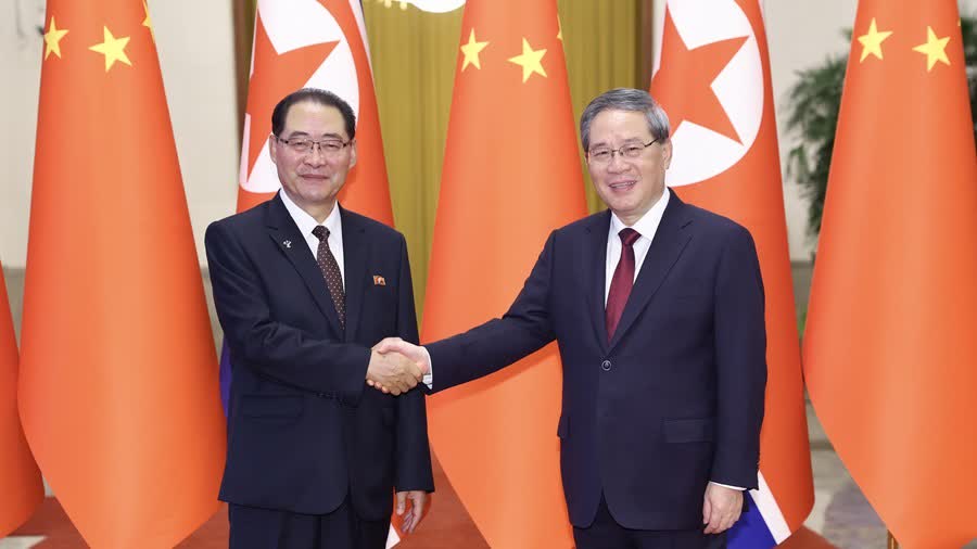 Chinese premier holds talks with premier of DPRK cabinet