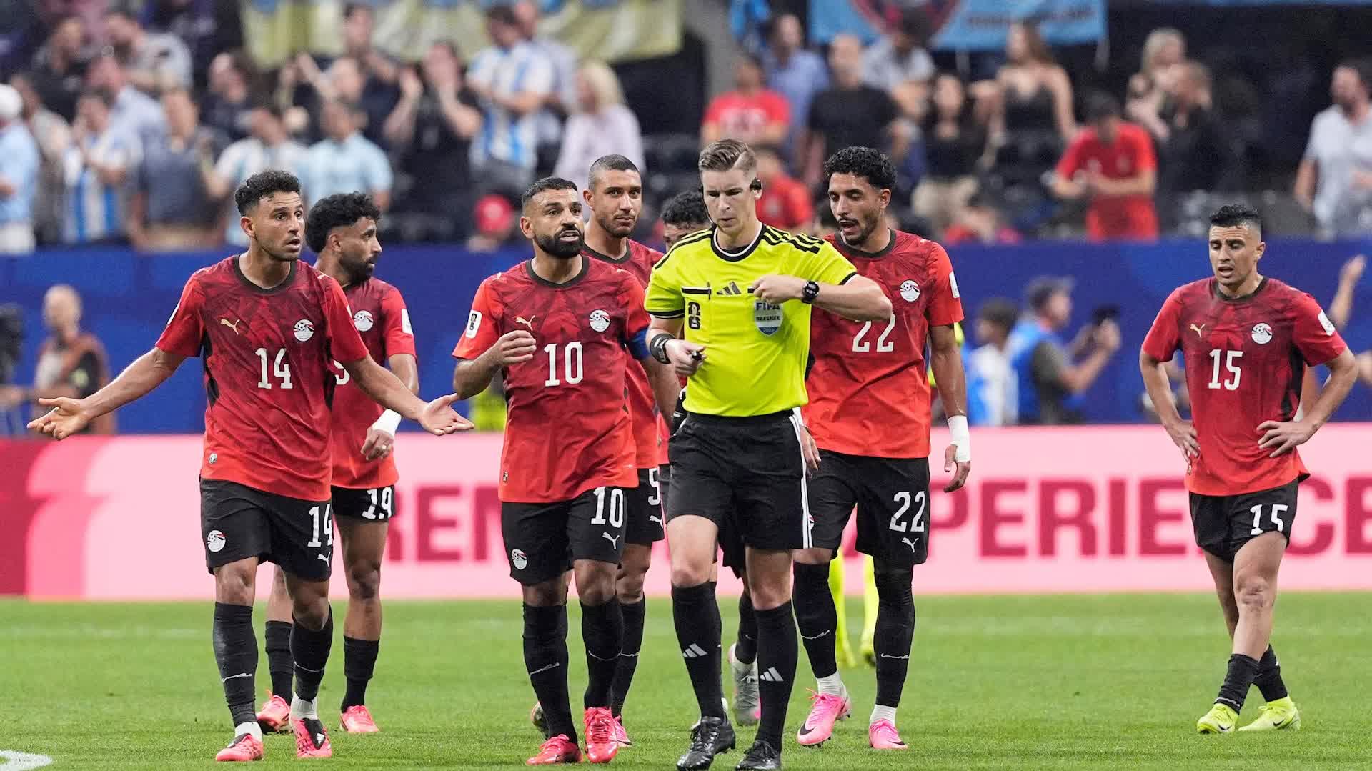 Egypt's president honors national football team for World Cup achievement