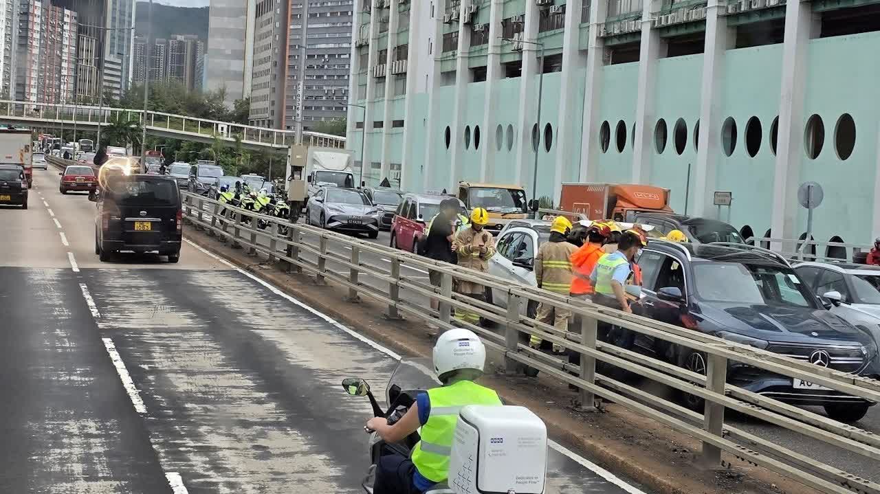 Accidents reported for three straight days after Tsuen Wan road flyover opens, government says extra signs added