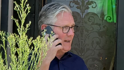UK media: Starmer spotted drinking in pub hours after stepping down as PM