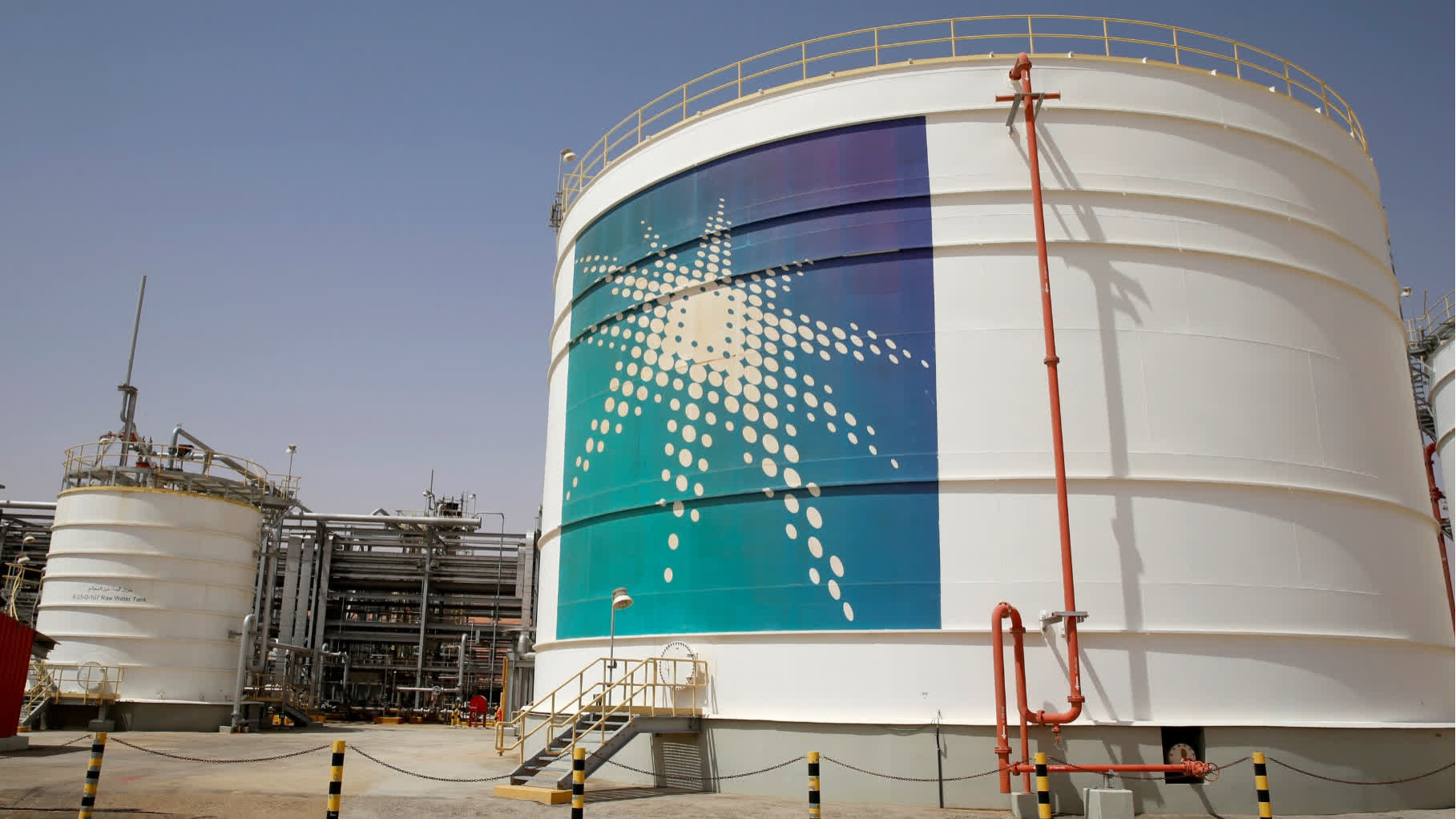 Kuwait signs record 16-bln-dollar energy infrastructure investment deal