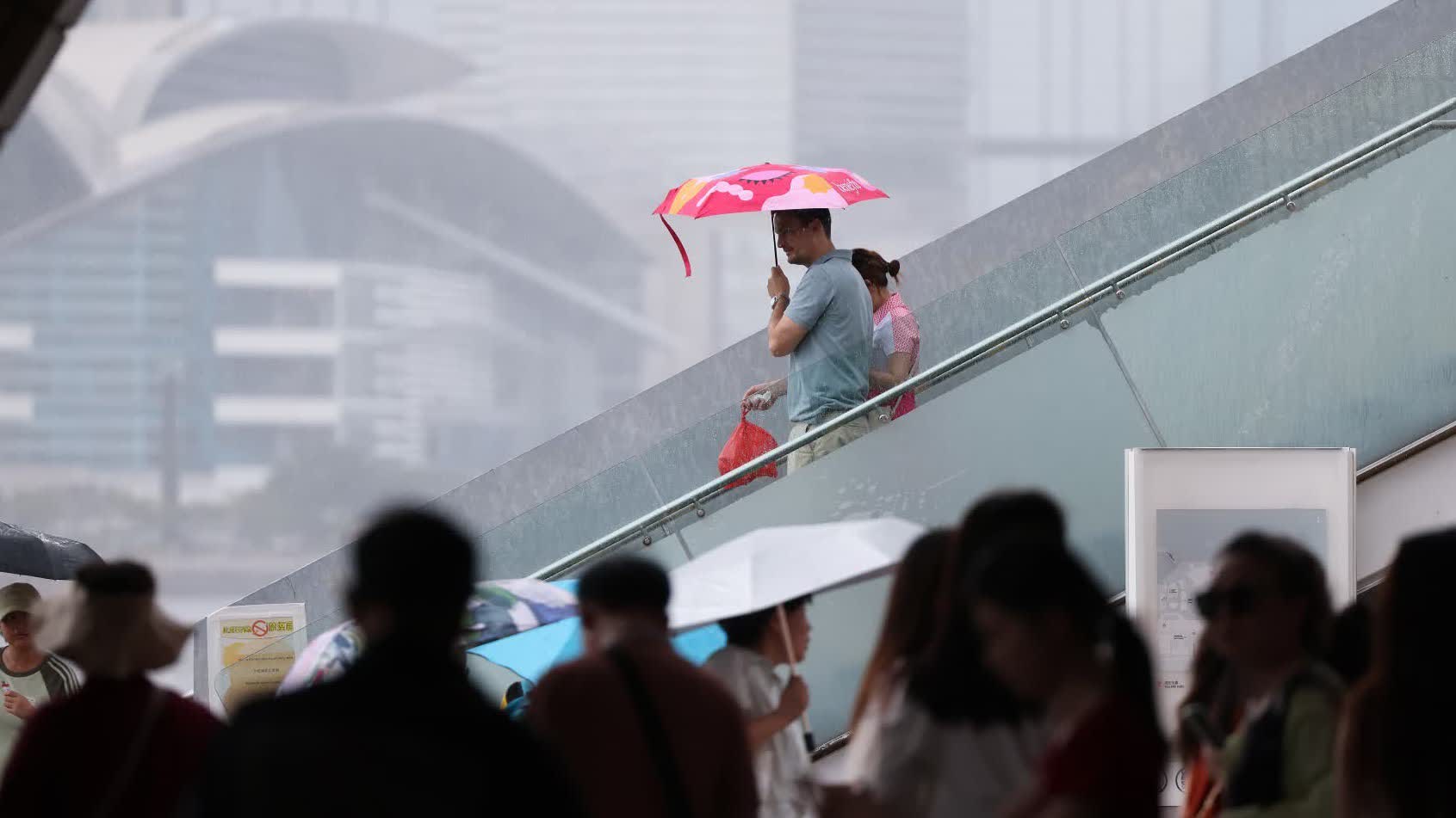 Typhoon Noul | HKO issues Signal No. 3
