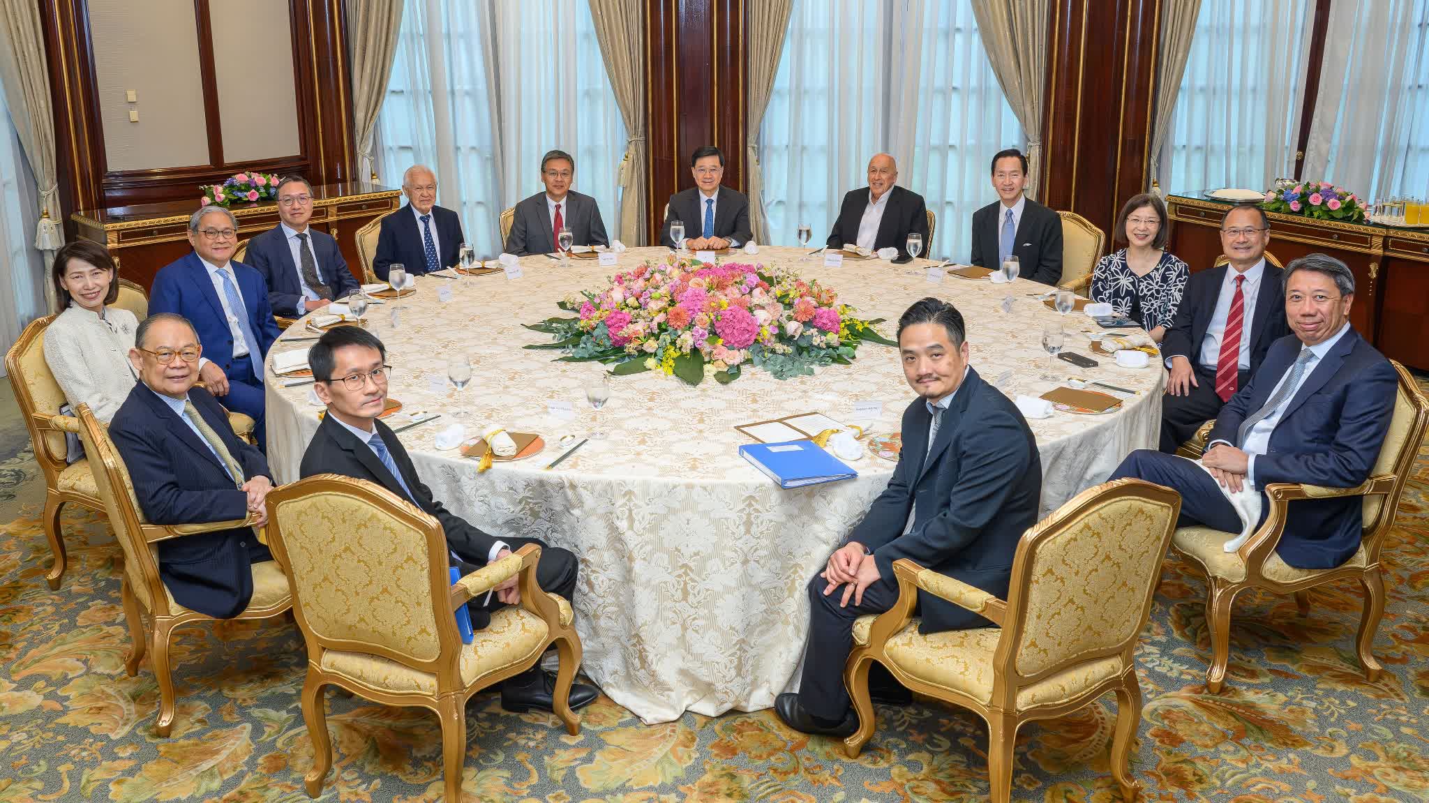 HKSAR chief executive listens to advisers' views on Hong Kong's development