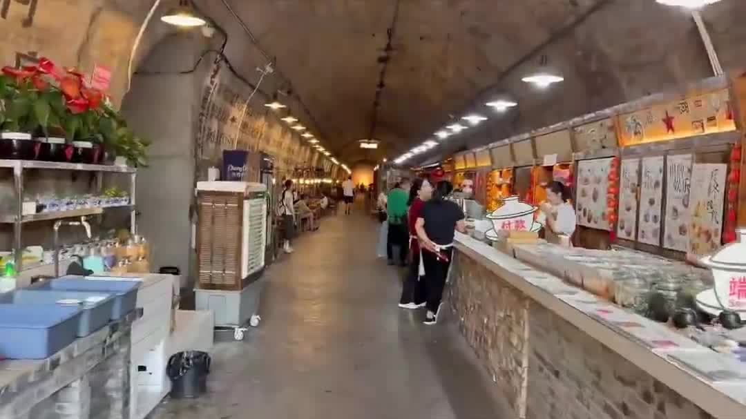 Watch This | Old air-raid shelter turned into teahouse in SW China