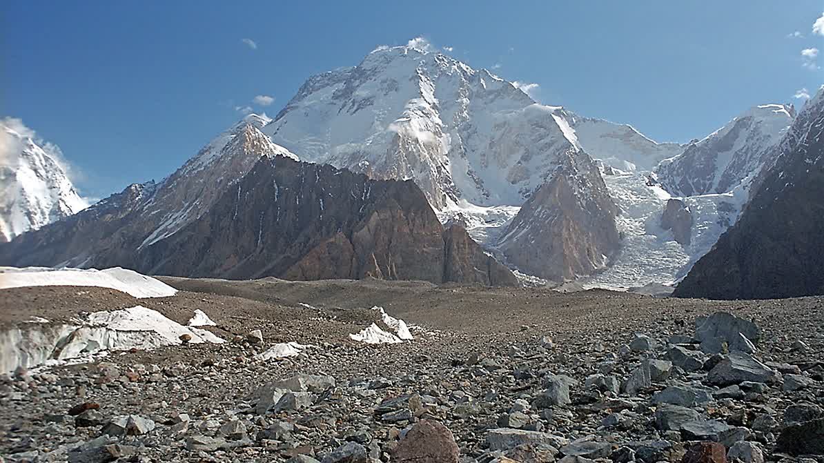 Pakistan avalanche kills entire 10-member team, Chinese climber Wang Zhong's body recovered