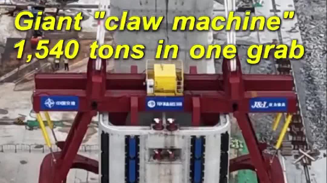 Watch This | Time-lapse: Giant lifting device transfers 1,540-ton caisson from land to ship