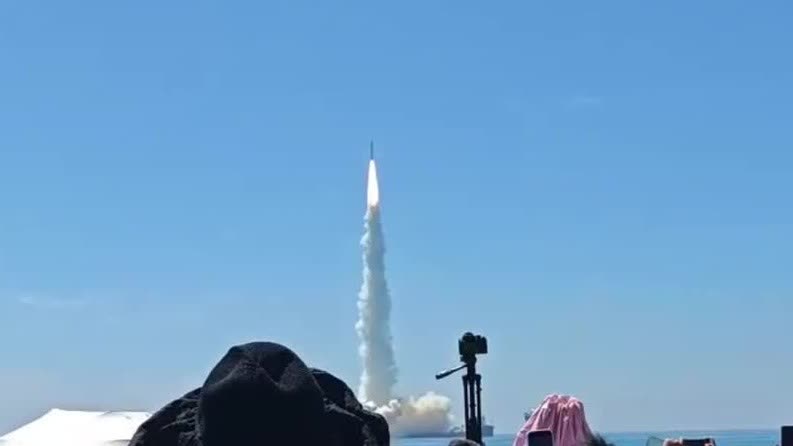Watch This | Rocket launch boosts space tourism in east China