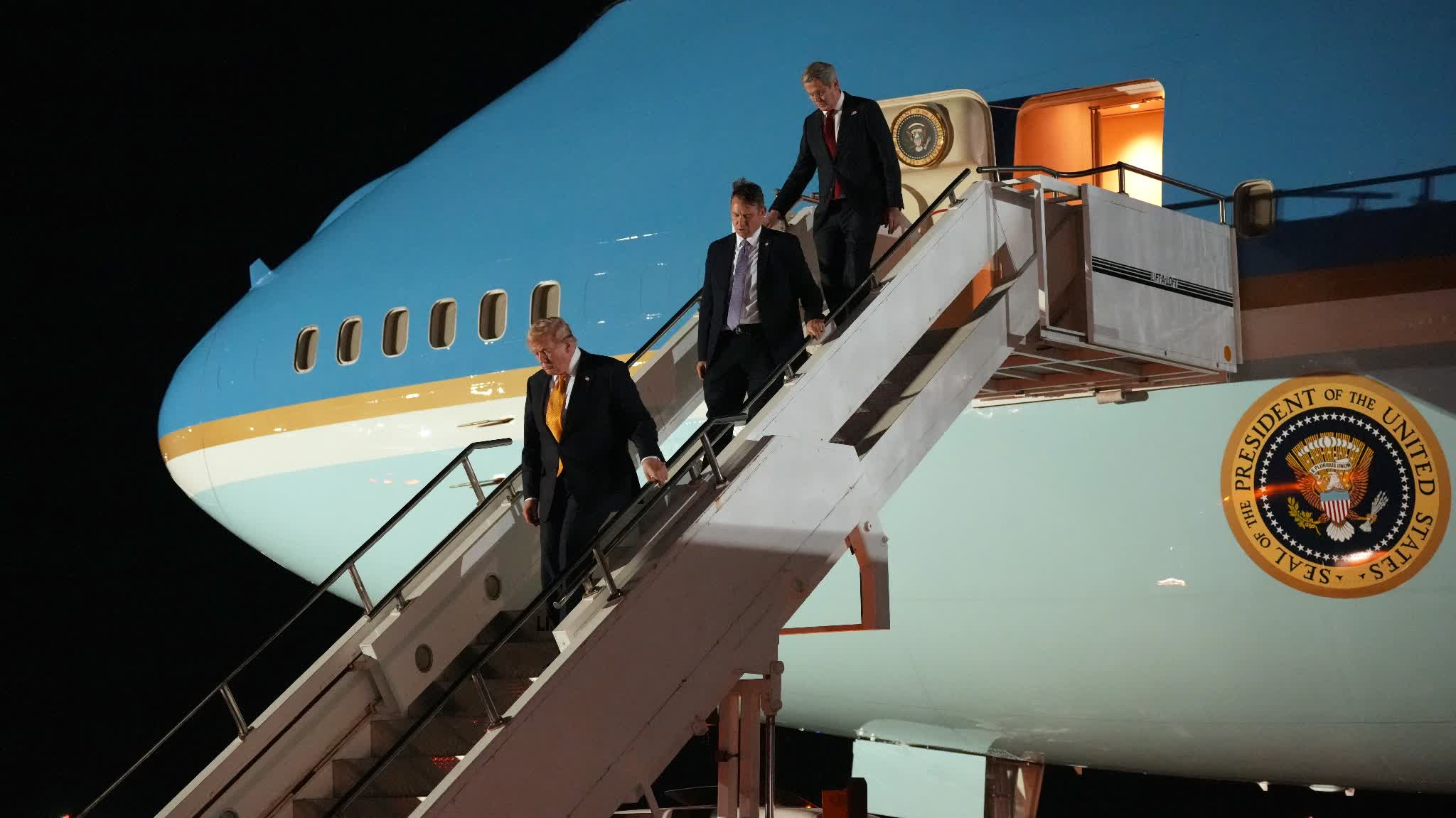 Trump's 'nostalgic' old plane ride is actually to dodge Iranian assassination threat
