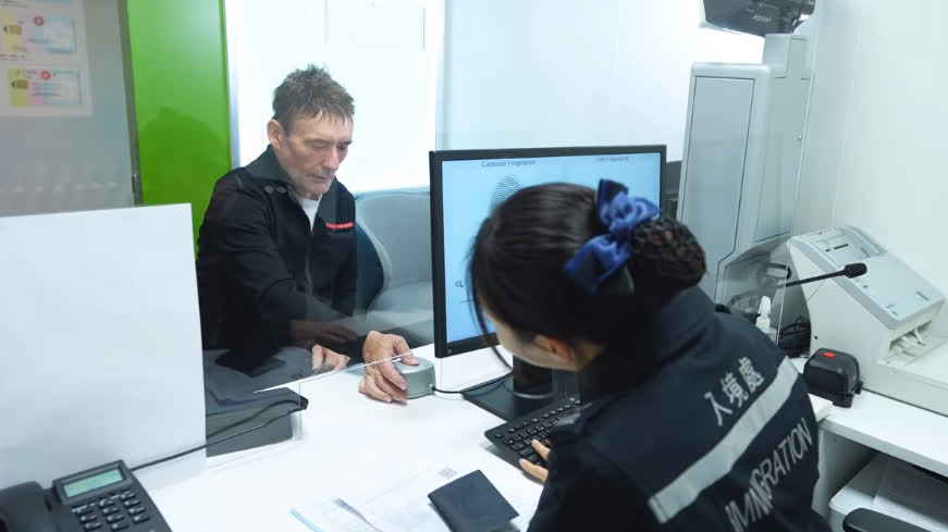 Another snooker legend becomes a Hong Konger! Jimmy White officially settles in, looking for an 'old friend'