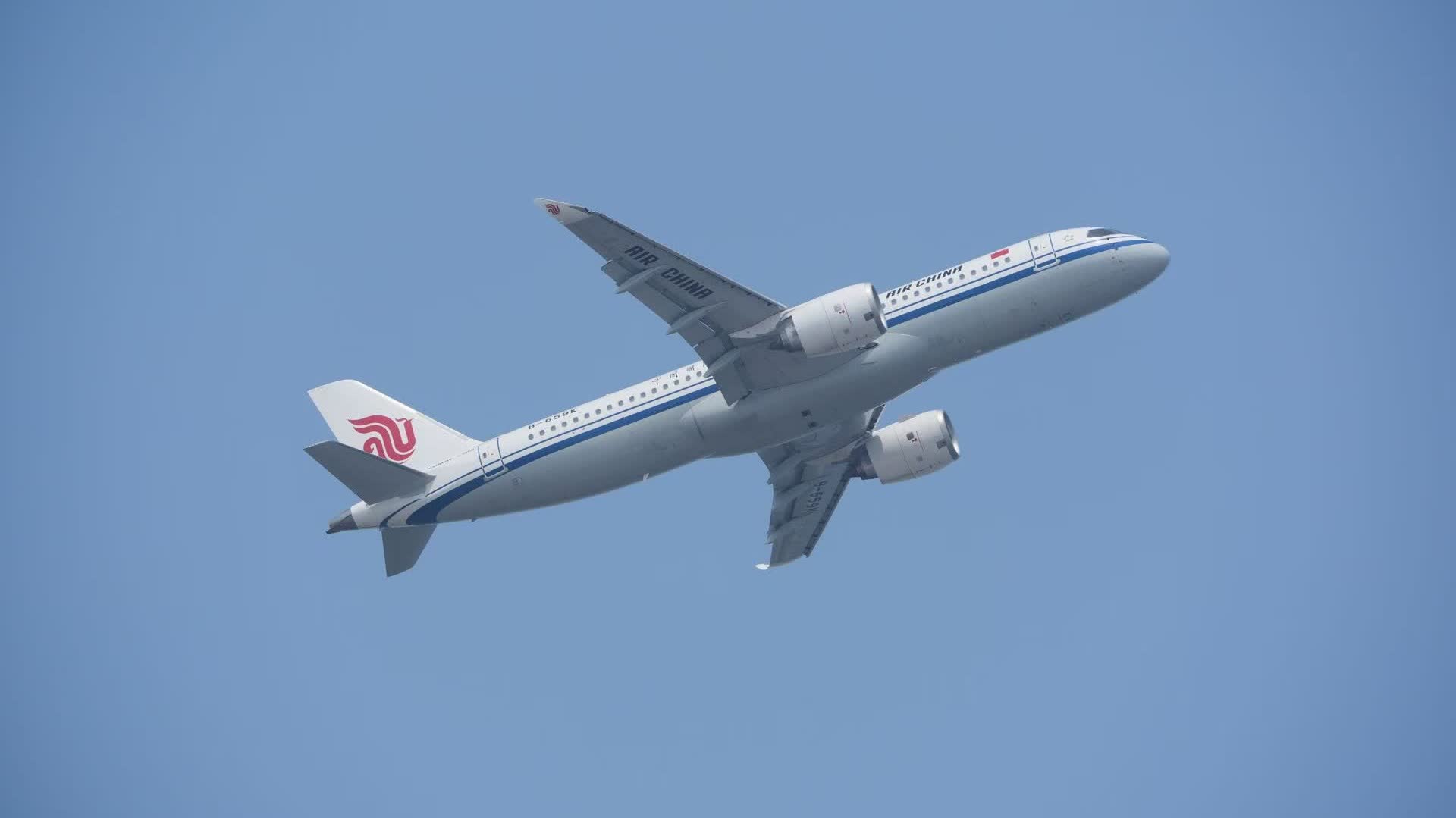Domestically produced C919 large passenger aircraft officially begins operating international commercial routes today