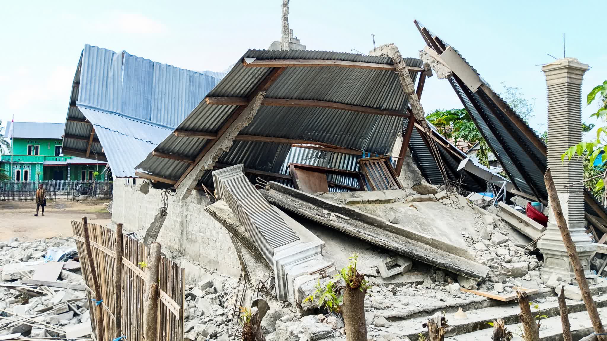 Indonesia 7.7-Magnitude earthquake death toll rises to 48, 64 injured including 3 Chinese citizens