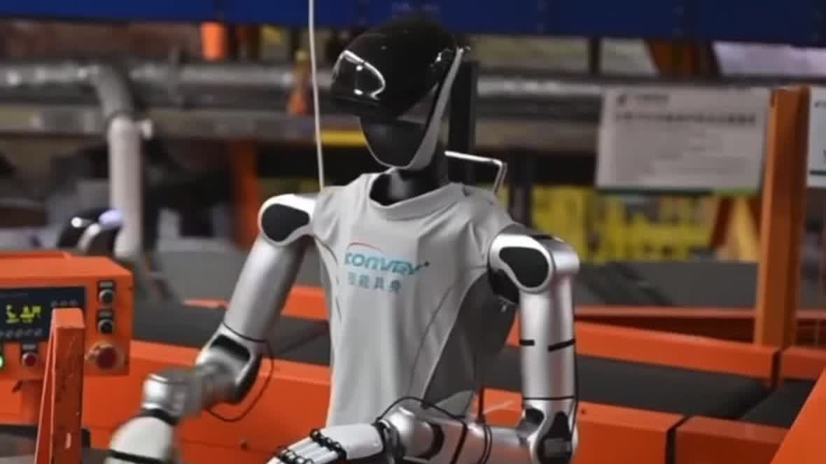 Watch This | China's AI Robots Sort Up to 1,200 Parcels an Hour