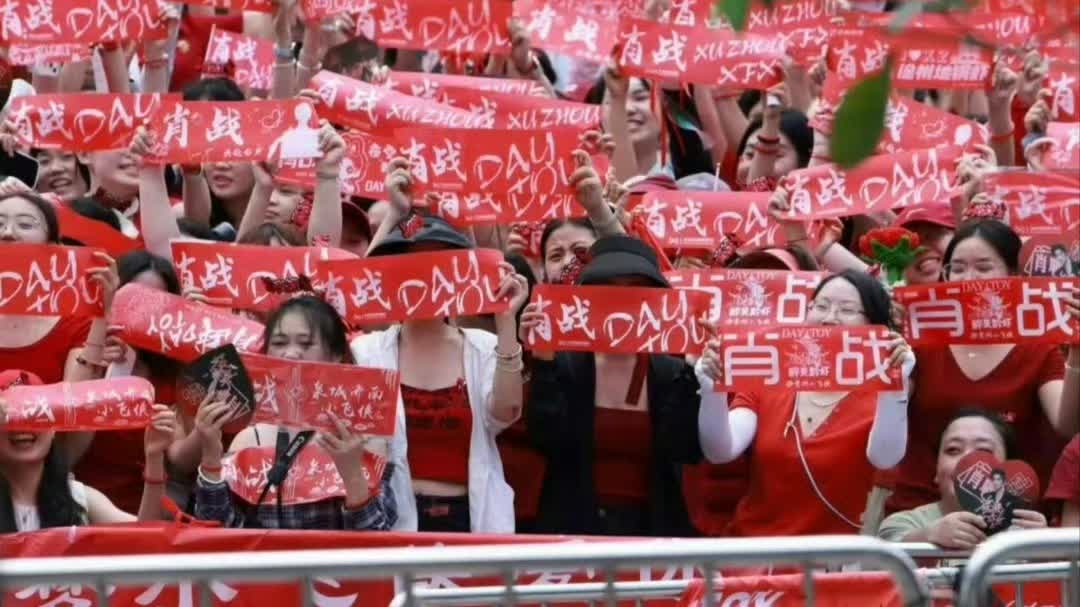 Photos | Xiao Zhan fans flood K11 MUSEA in HK ahead of YSL event