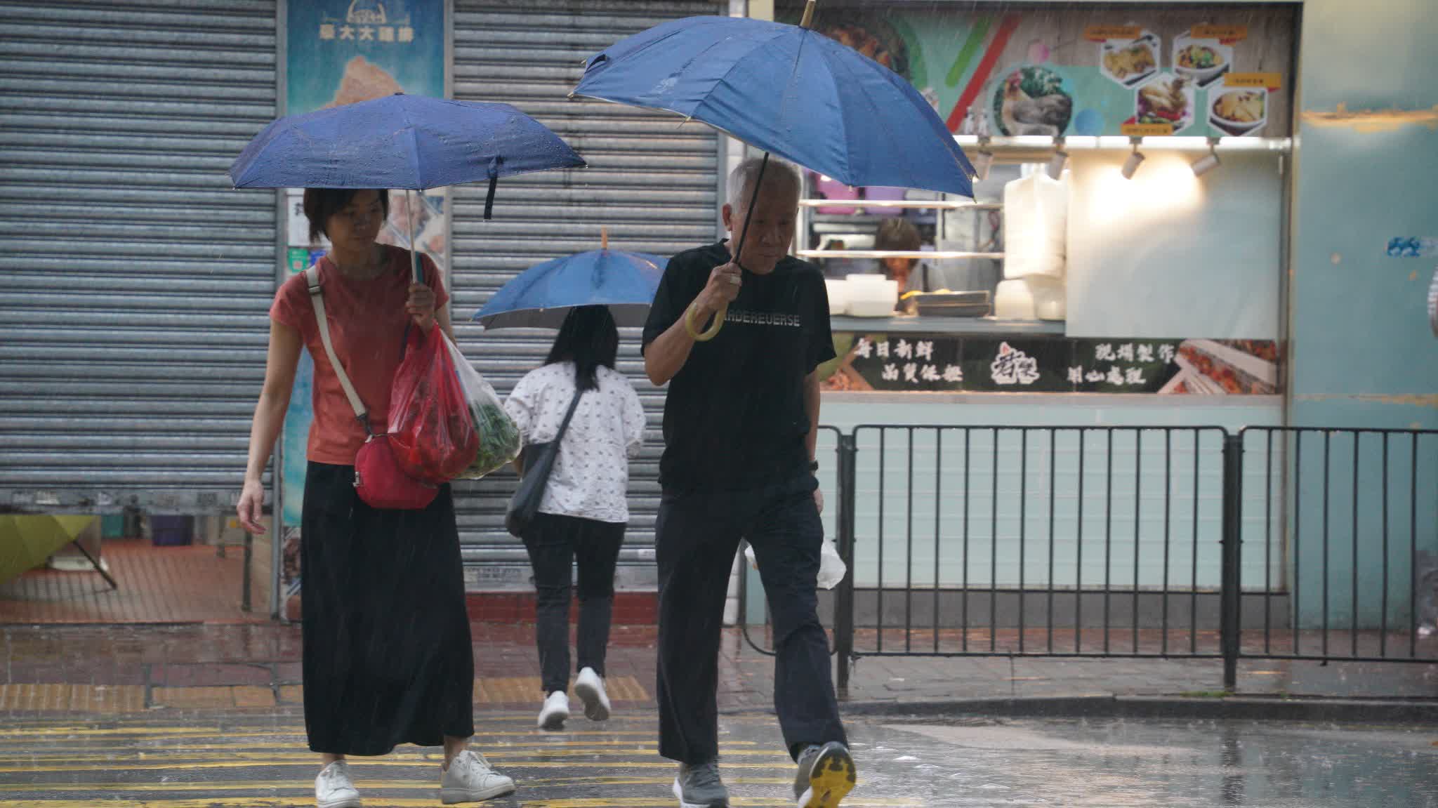 Rain hits HK as heavy rainband moves closer