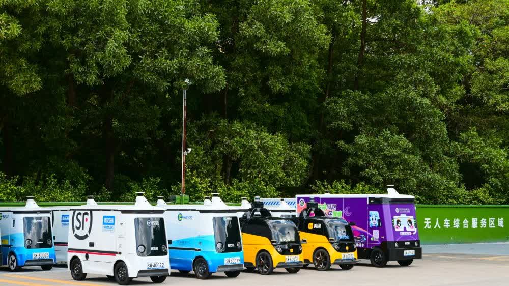 Photos | Autonomous vehicles boost smart logistics in Shenzhen
