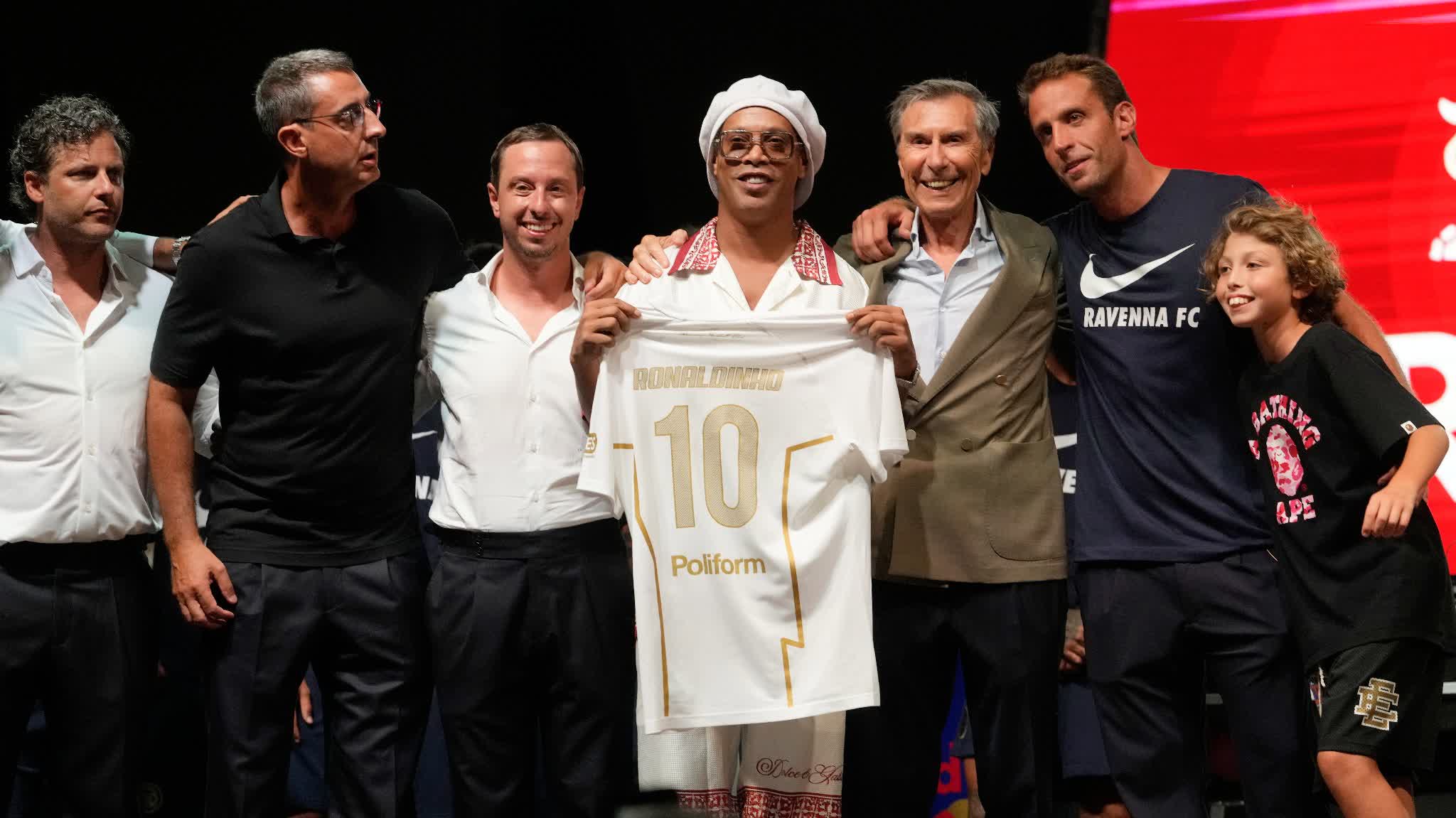 Ronaldinho making a comeback? Officially joins Serie C club, aiming for 300th career goal