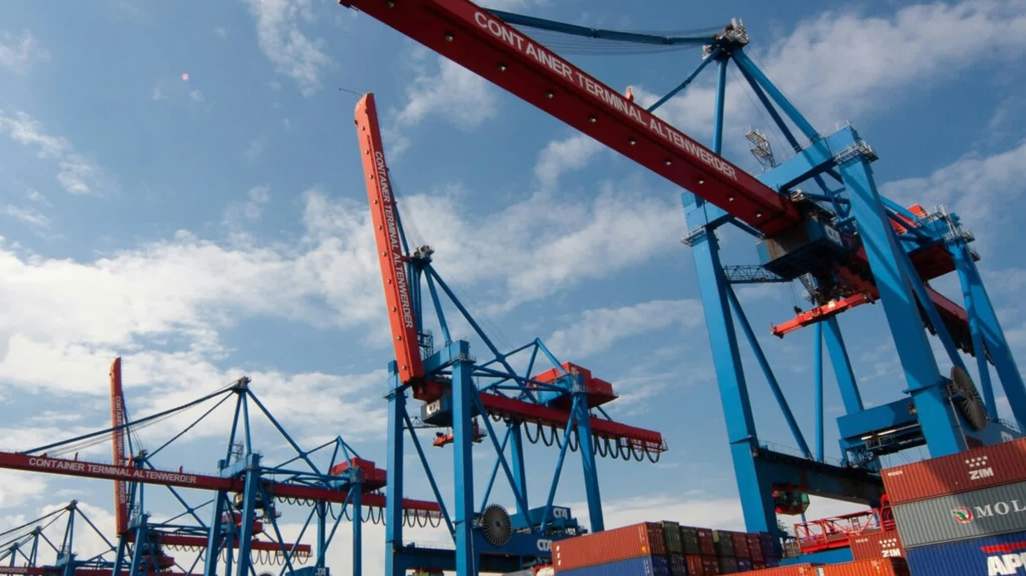 China-ASEAN trade exceeds 1 trillion USD for first time in 2025