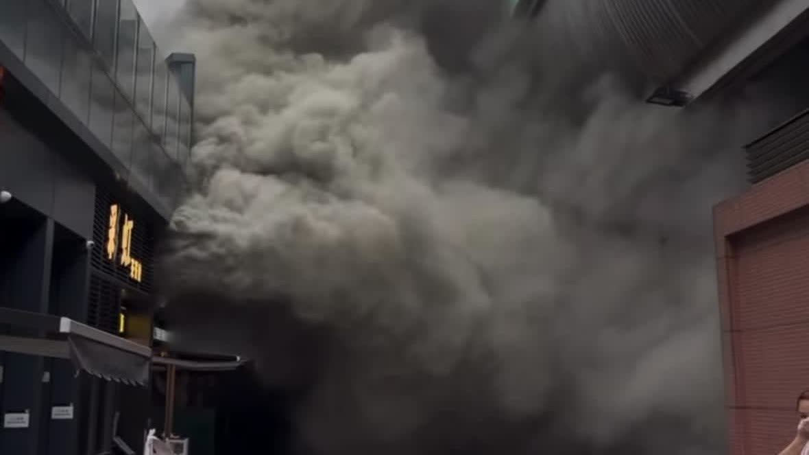 Watch This | HK roast meat shop fire sends thick black smoke through Sha Tin street