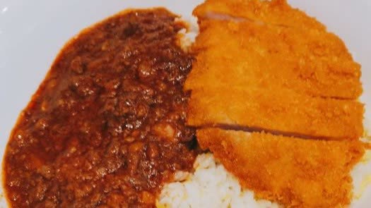 Café de Coral apologises after diners report high fever and diarrhoea: Branch closed pending investigation