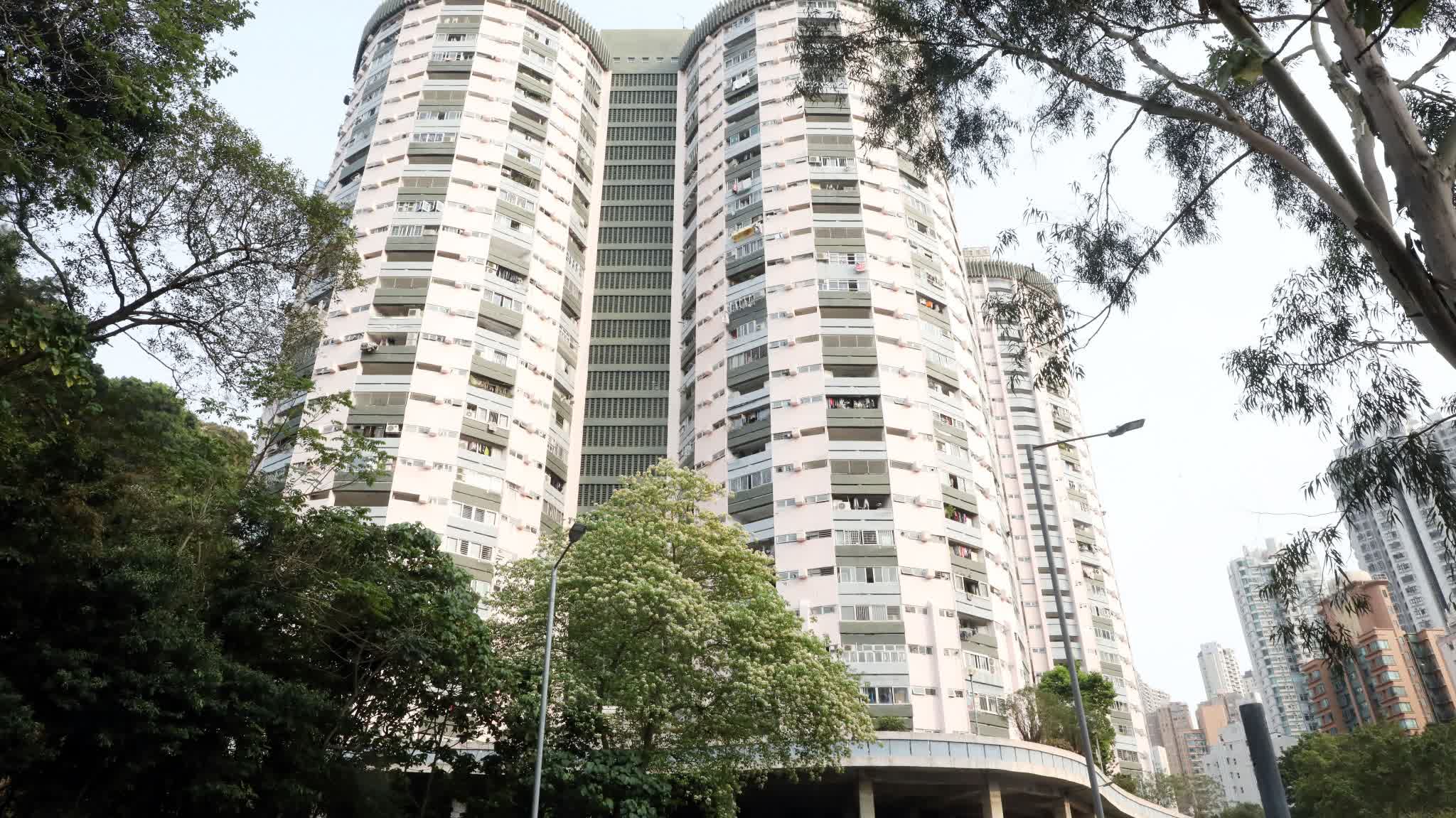 Cherish Life | 12-year-old girl dies after falling in Tai Hang: Grieving father breaks down 'When did you jump?'