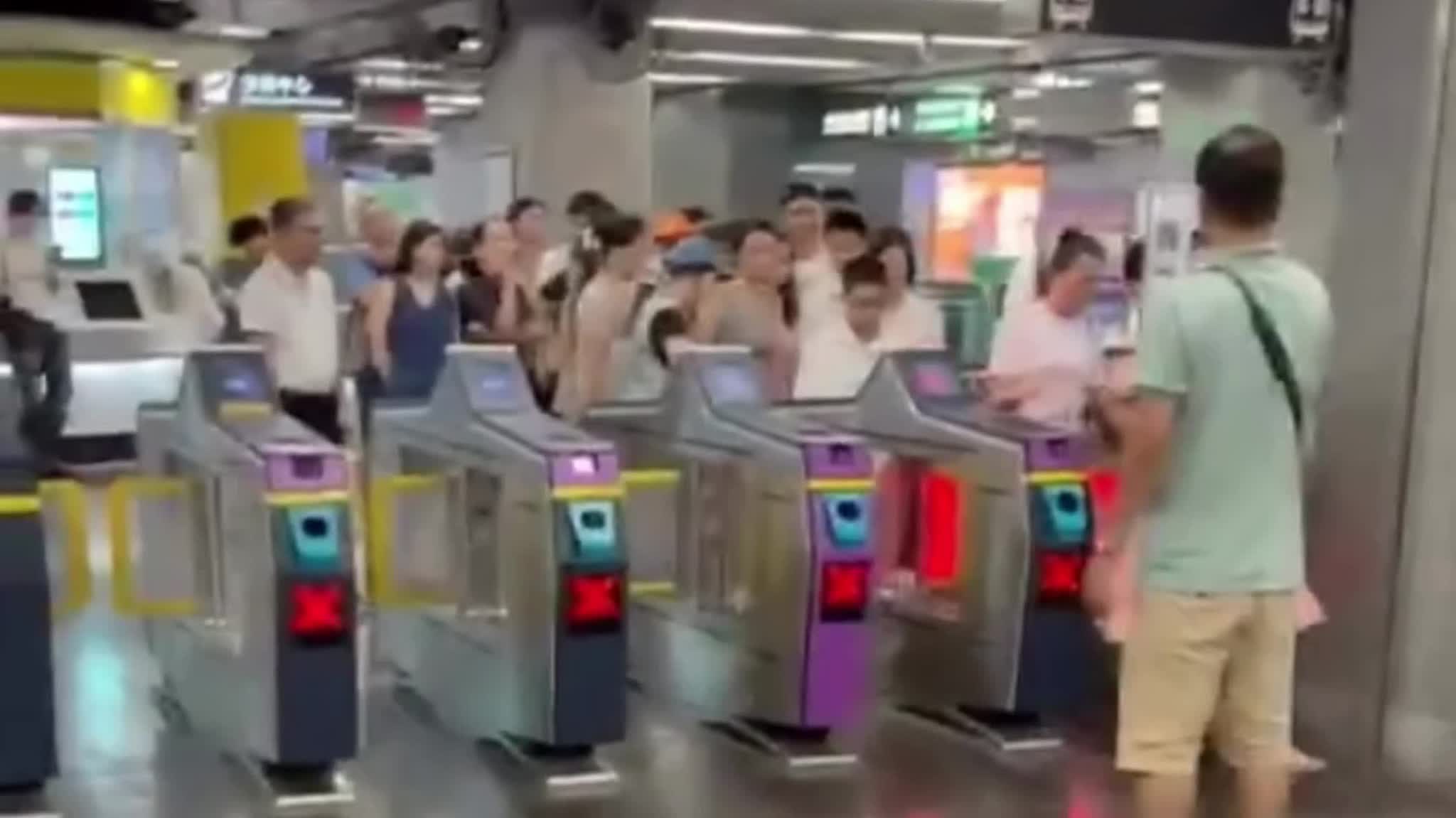 Watch This | Suspected mass fare evasion at MTR Tsim Sha Tsui station, police report 36 people attempted 'gate rushing'