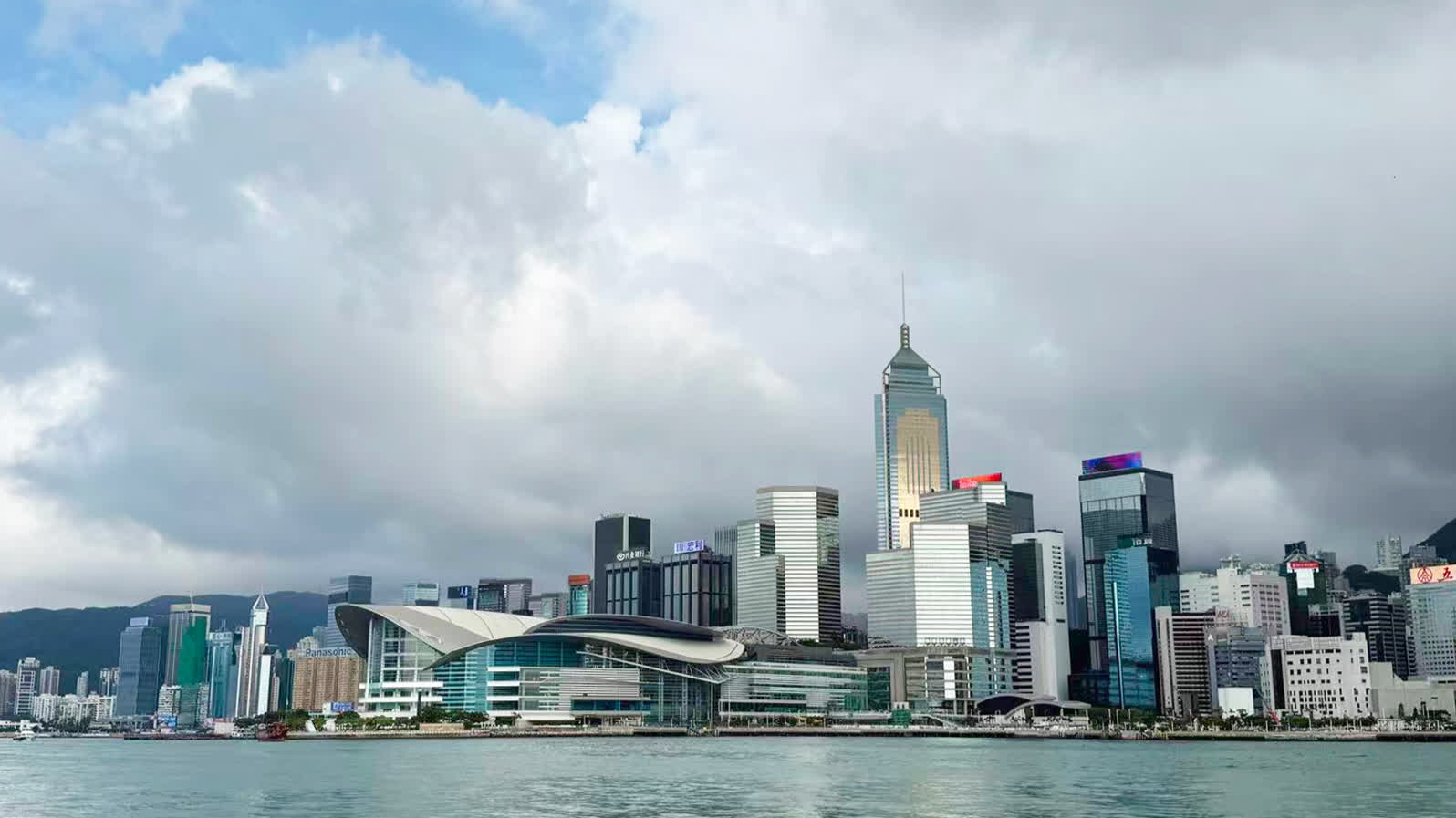 FM: Relevant parties must earnestly respect China's sovereignty and the Rule of Law in Hong Kong
