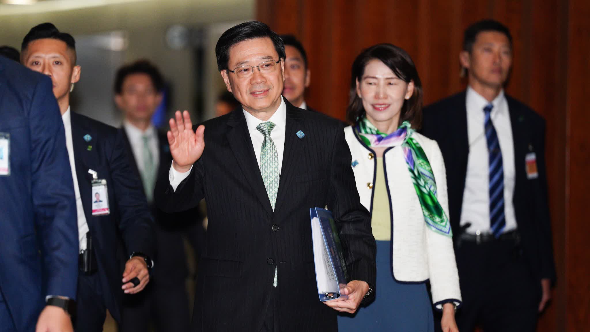 Photos | HK's five-year plan and Policy Address announced today: John Lee appears wearing THEi-designed tie and '1-5' Pin