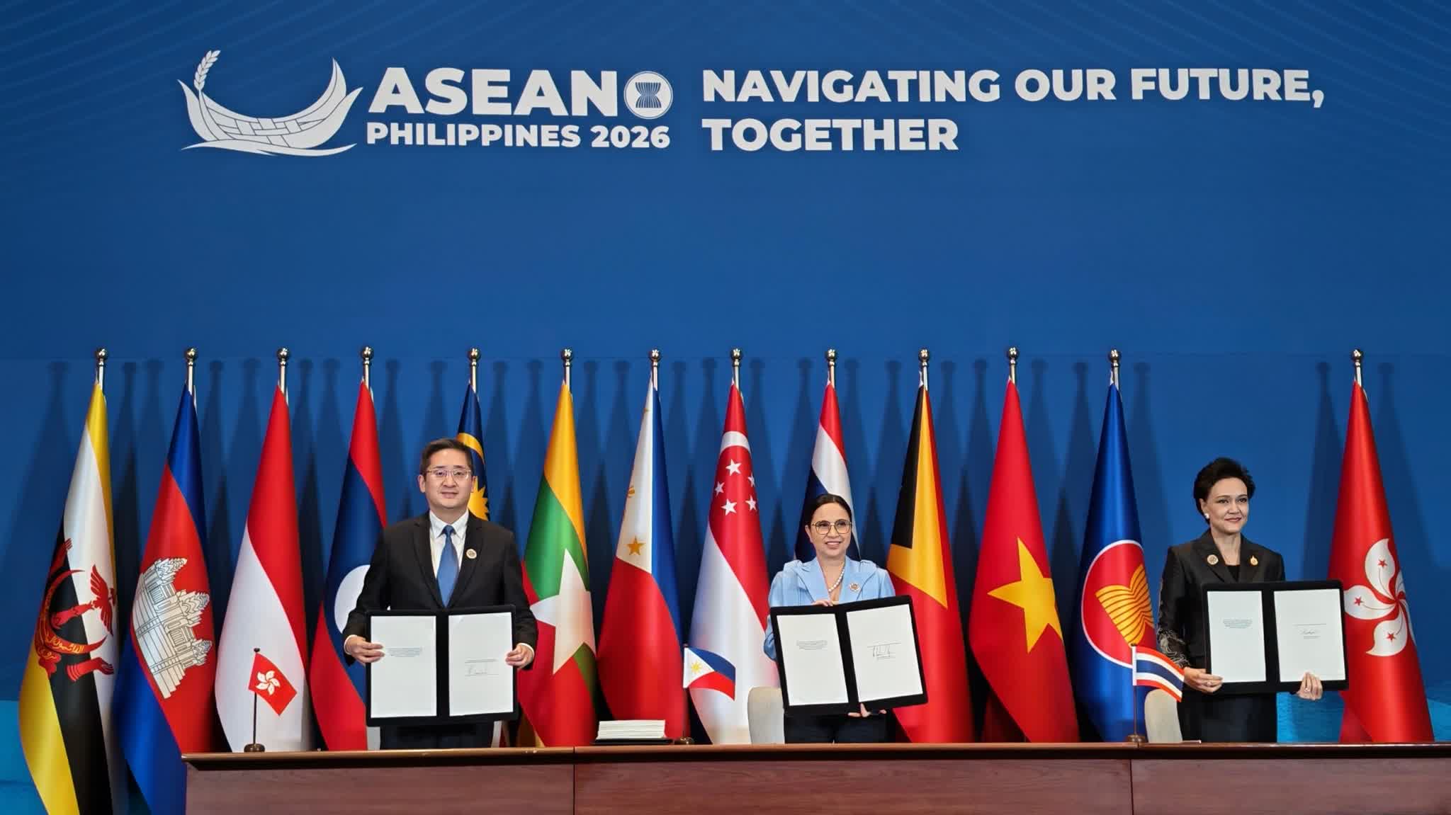 HK signs first protocol to amend ASEAN - HK investment agreement