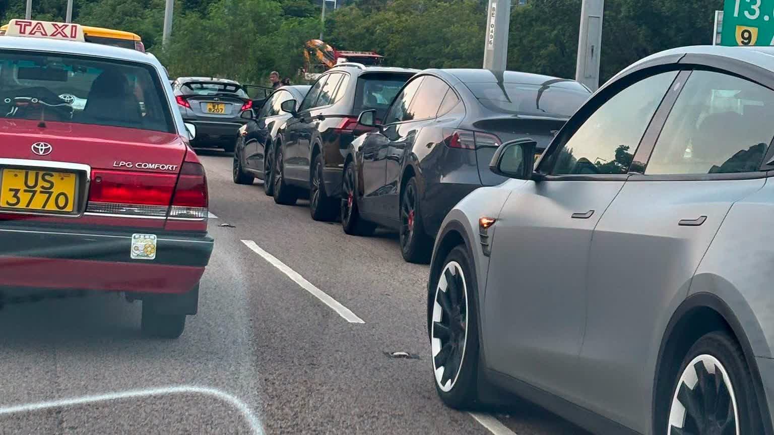 9-vehicle pile-up on Tolo Highway in Tai Po: Traffic congested, some Kowloon-bound lanes briefly closed
