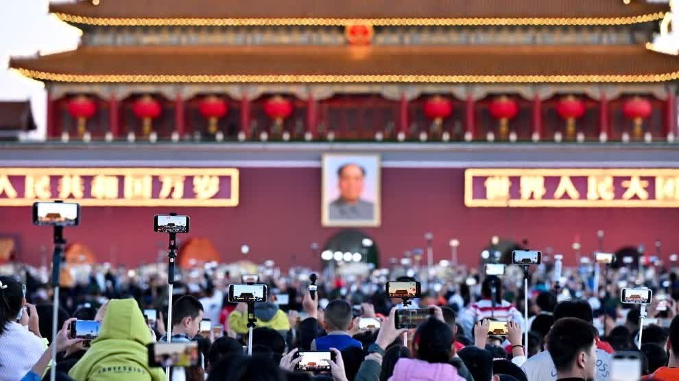 Photos | Flag-raising ceremony held at Tian'anmen Square to mark 77th founding anniversary of PRC