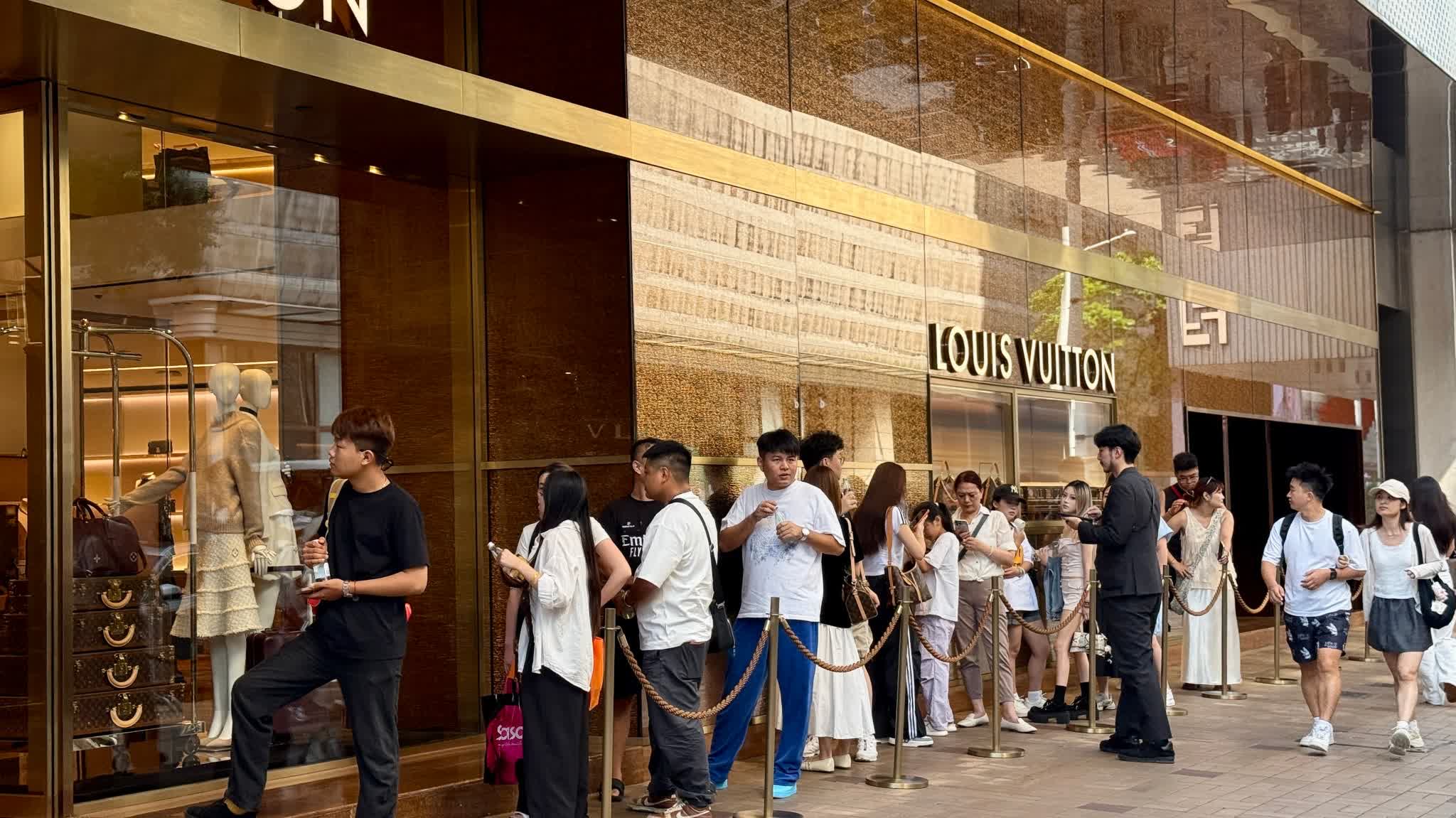 Tourism sector says golden week sees notably more visitors: Catering industry expects turnover to exceed HK$3 bn