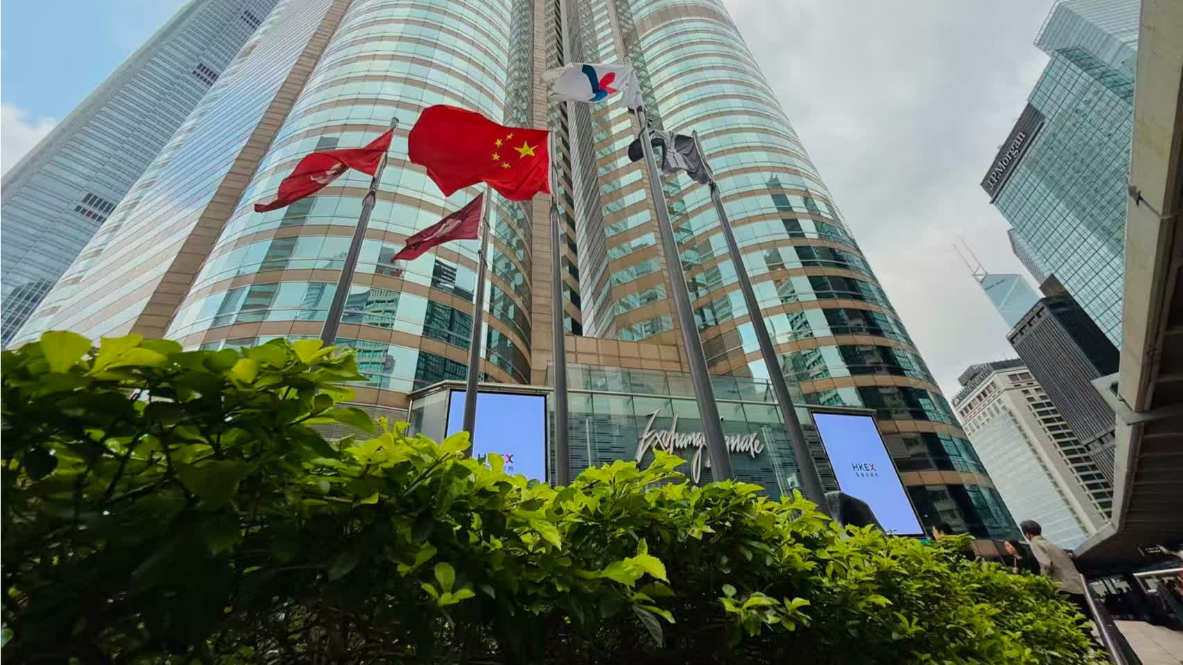 Hong Kong raises $47.5bn in Q3 equity deals, closing in on 2021 record