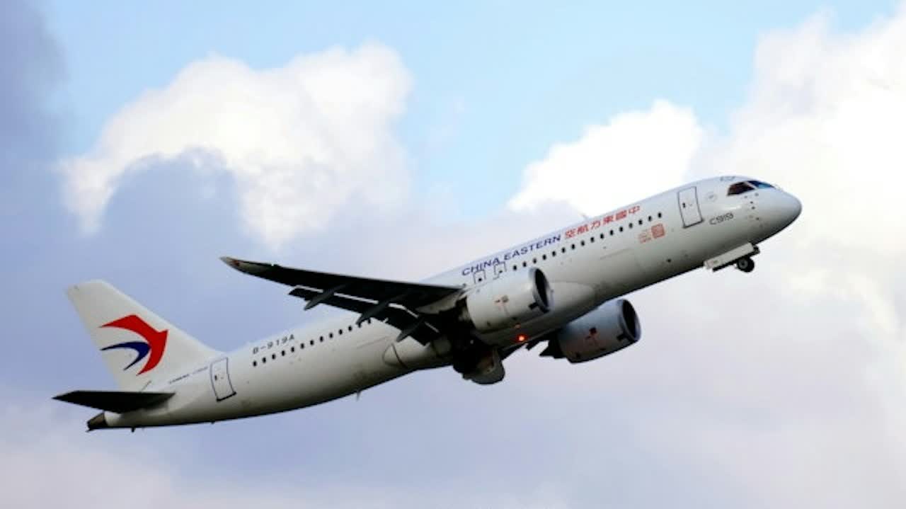 China Eastern reports 'kneeling apology' incident to police, suspends service to passenger