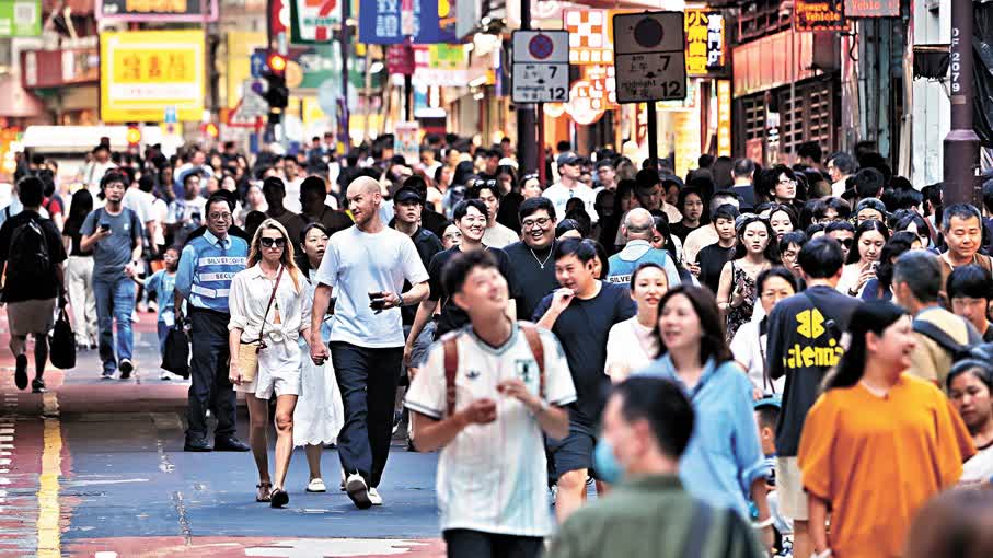 National Day Golden Week catering hits HK$250 mn daily, up over 10%: FS says crowds and fortune booming