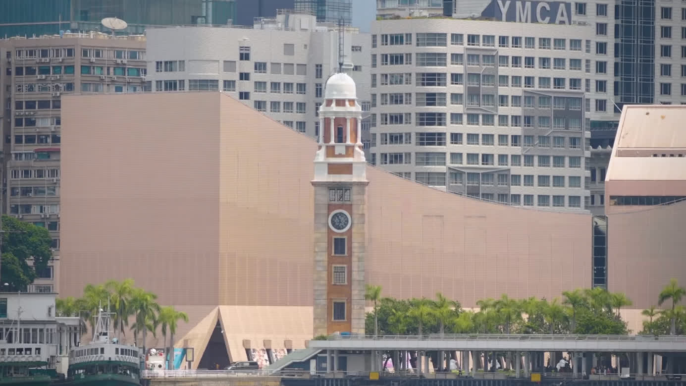 15-Year-Old student falls into the sea off Clock Tower: Rescued by bystanders and sent to hospital when conscious
