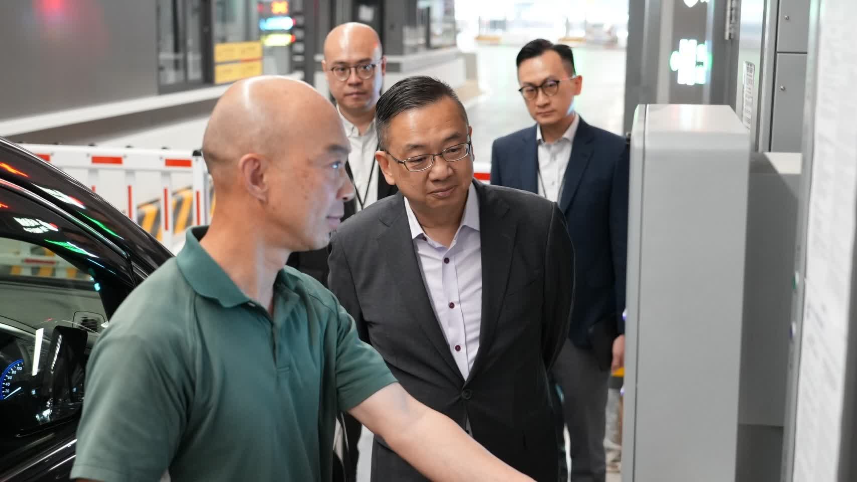 New Huanggang Port | Immigration Department: Officers ready to provide efficient and convenient immigration services