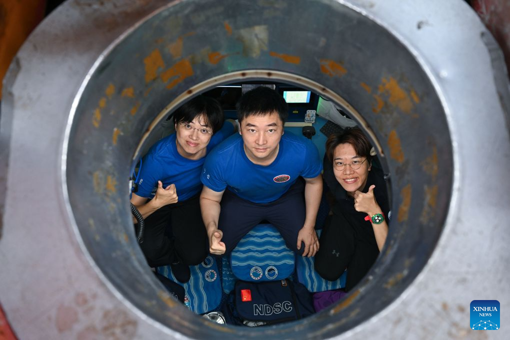 The manned deep-sea submersible Jiaolong is pictured outside its hangar aboard the research vessel Deep Sea No. 1 in the western Pacific Ocean, on Oct. 10, 2026. China's research vessel Deep Sea No. 1, carrying manned deep-sea submersible Jiaolong, arrived at East Caroline Basin in the western Pacific Ocean on Saturday for deep-sea scientific research.
This marks the 466th dive of Jiaolong, with a planned diving depth of about 4,500 meters. (Xinhua)