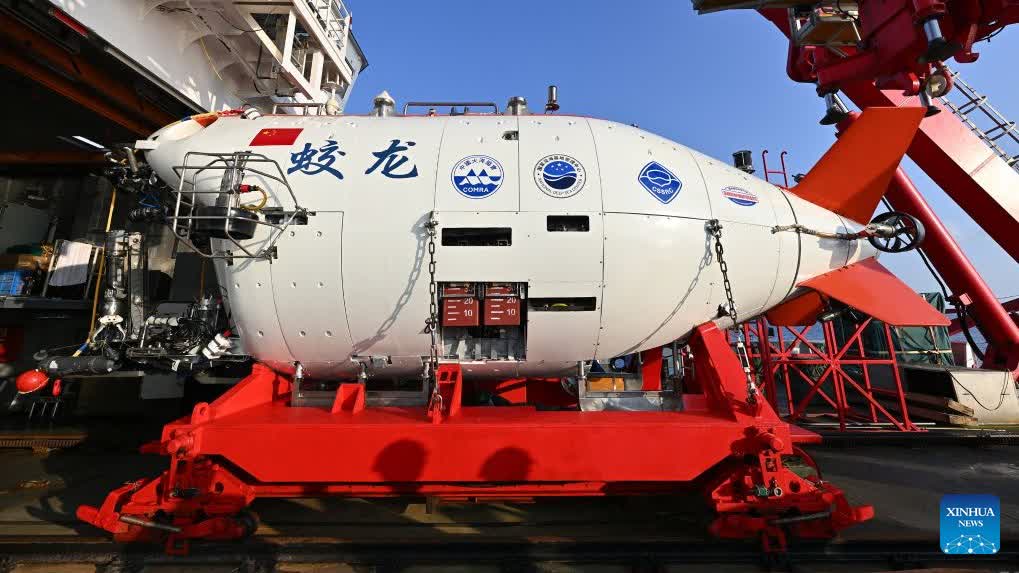 Photos | China's manned deep-sea submersible Jiaolong prepares to dive in western Pacific Ocean