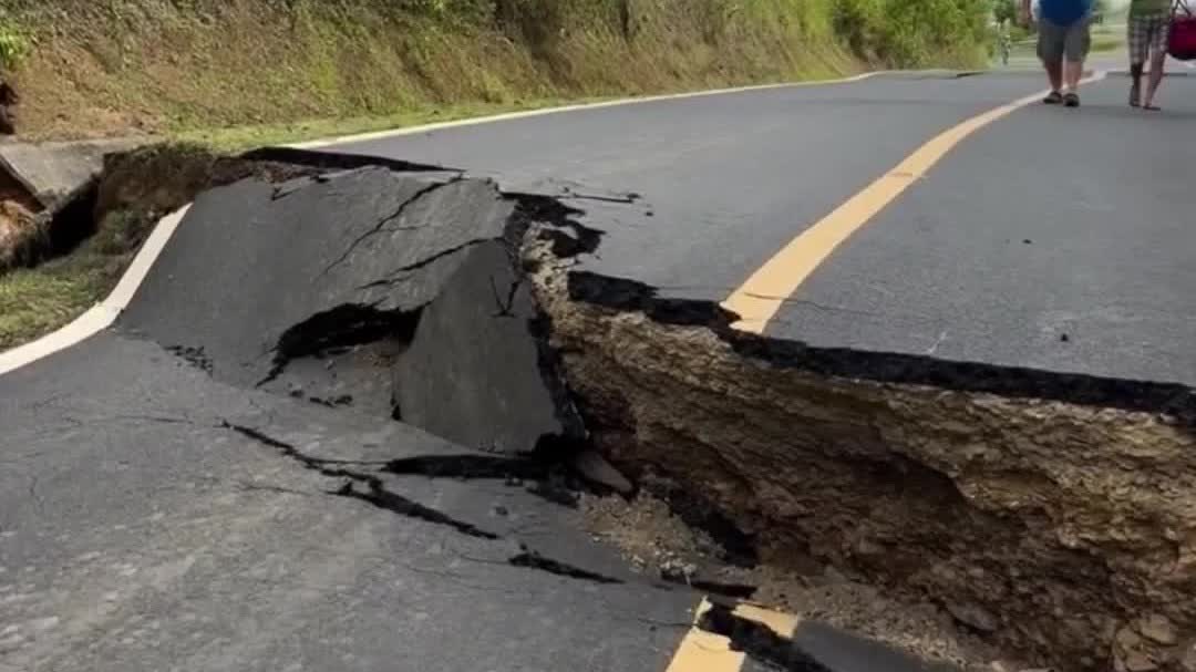 Watch This | 727 buildings completely collapsed! 7.6-magnitude earthquake in Panama leaves 1 dead and 27 injured