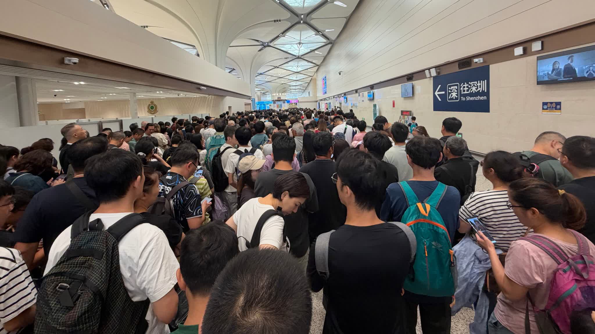 Watch This | Redeveloped Huanggang Port sees long queues on Chongyang Festival, HK residents face 30-minute wait