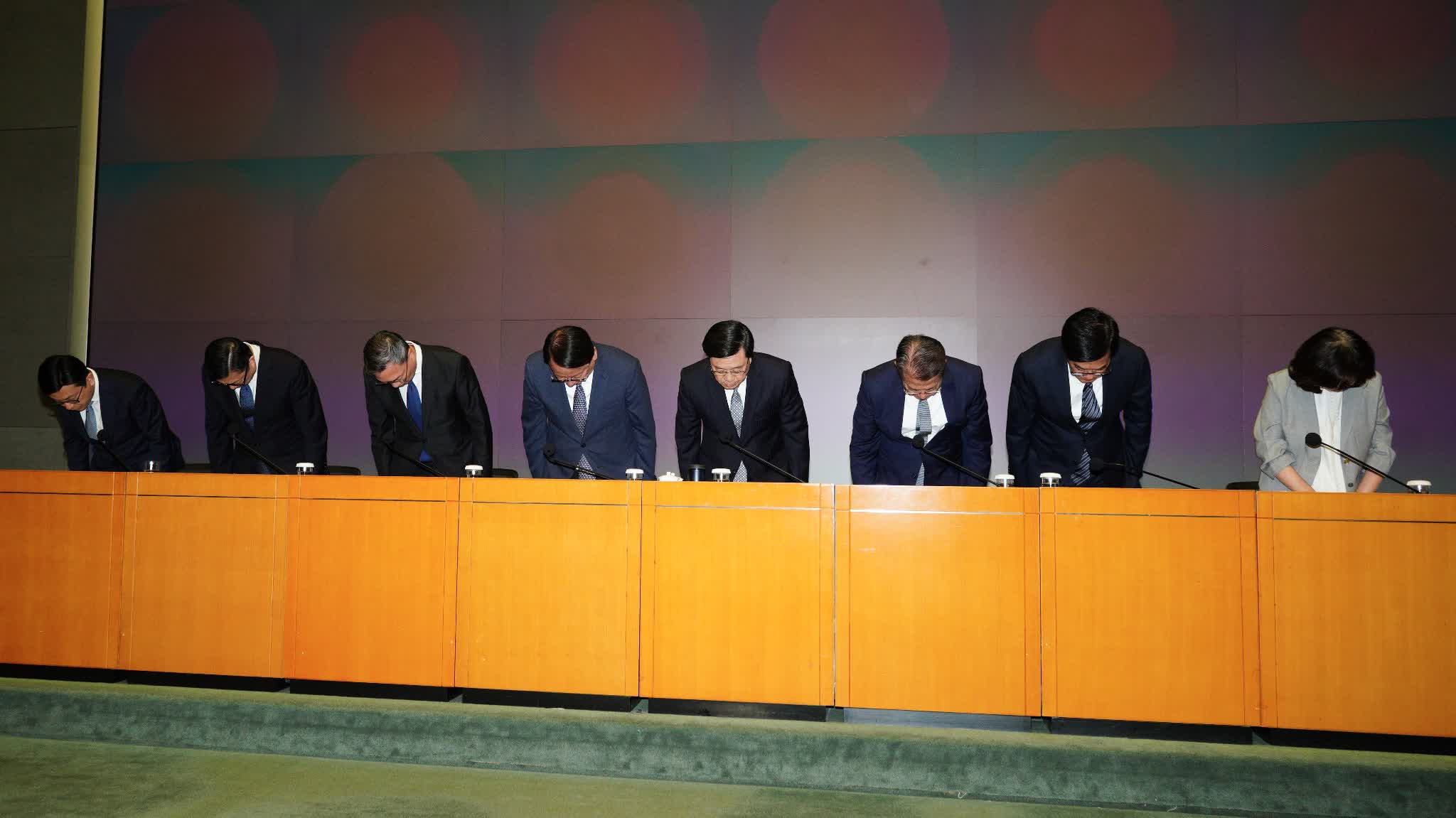 (Watch This) Wang Fuk Court aftermath | John Lee and officials bow in apology and propose reforms in response to Independent Committee report